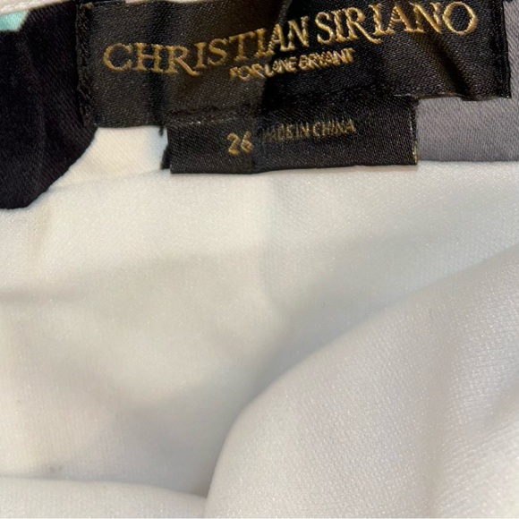 NWOT 3xl  24-26  blue/white floral adjustable ruffle h… - Picture 6 of 6